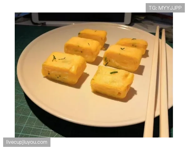 刘洋家的冰箱里只有水煮鸡胸肉和蛋白粉，连瓶可乐都找不到